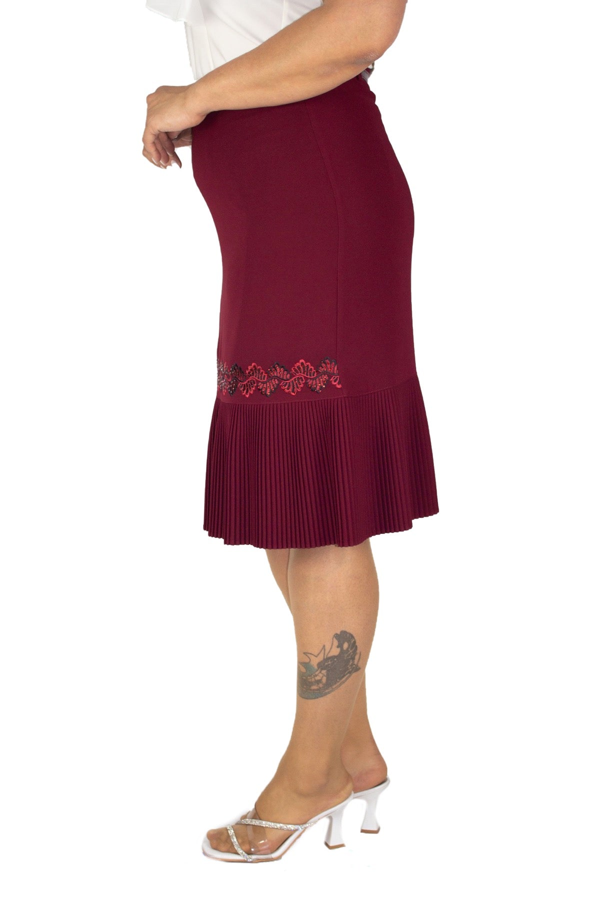 Plus Size Embroidered Pleated-Hem Skirt – Burgundy