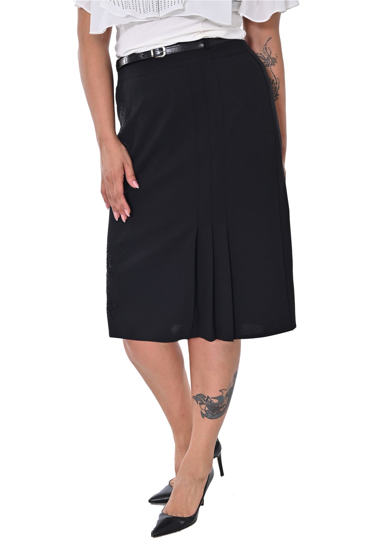 Plus Size Floral Embellished Pleat-Detail Skirt in Black – Lady Fancy wholesale size pack