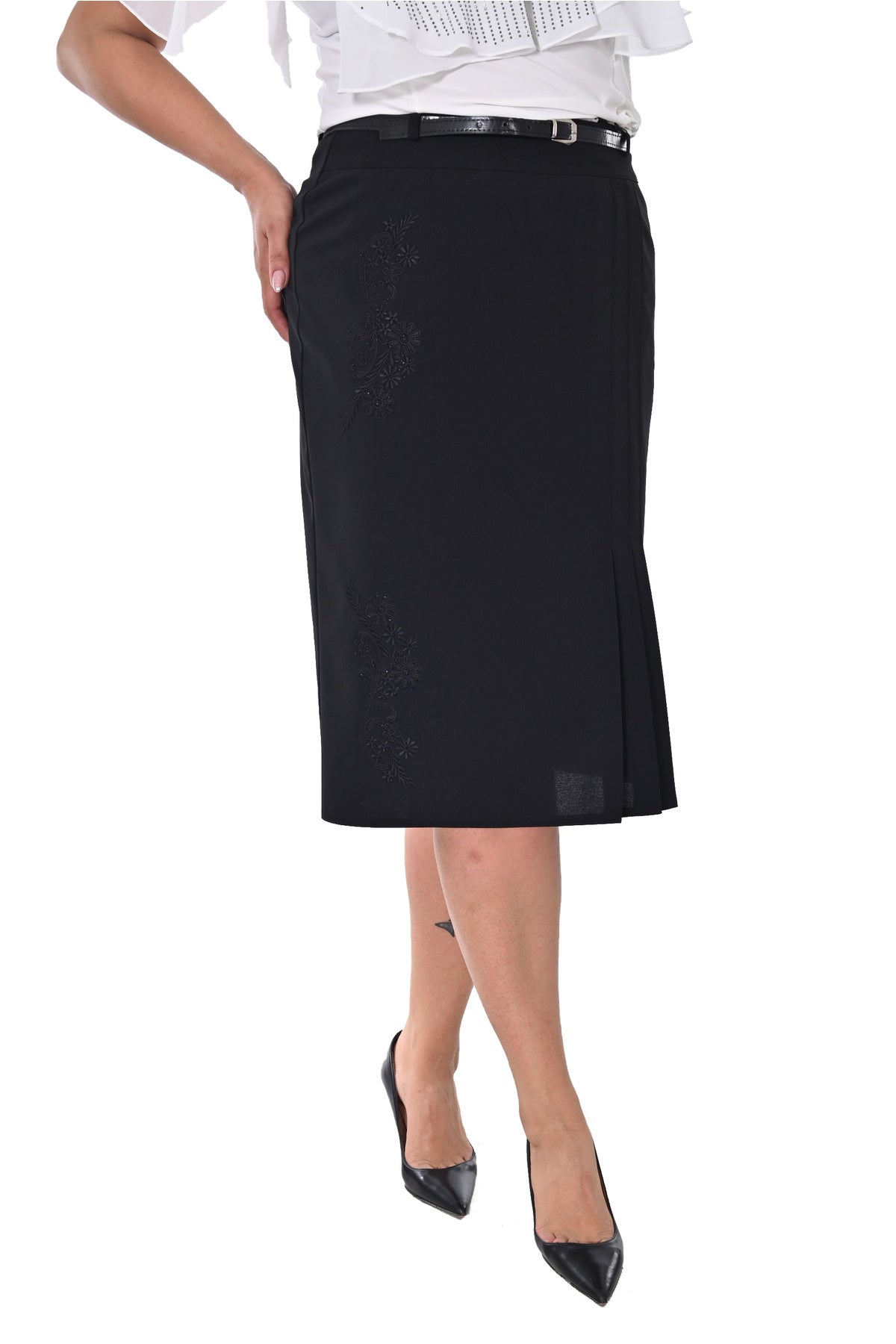 Plus Size Floral Embellished Pleat-Detail Skirt in Black – additional product view