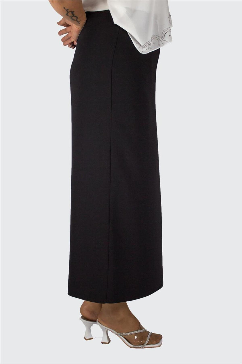 Plus Size Classic Straight Skirt in Black – additional product view