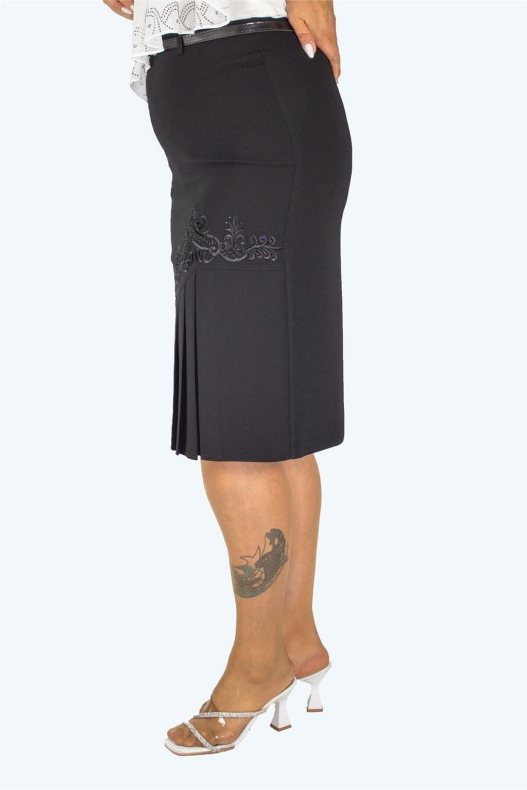 Plus Size Floral Embroidered Five-Pleat Skirt in Black – additional product view