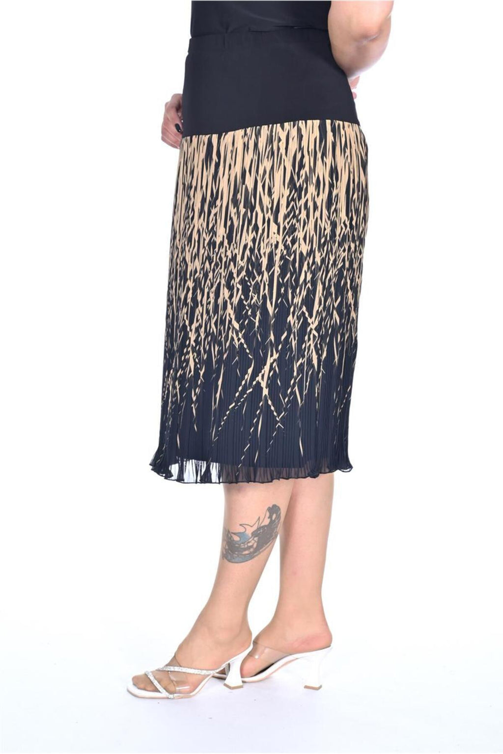 Plus Size Branch-Print Pleated Chiffon Skirt in Beige print over a dark base – additional product view