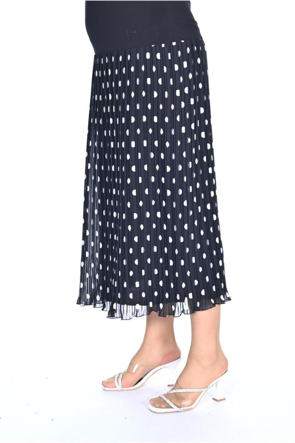 Plus Size Polka-Dot Pleated Chiffon Skirt in Black with white dots – additional product view