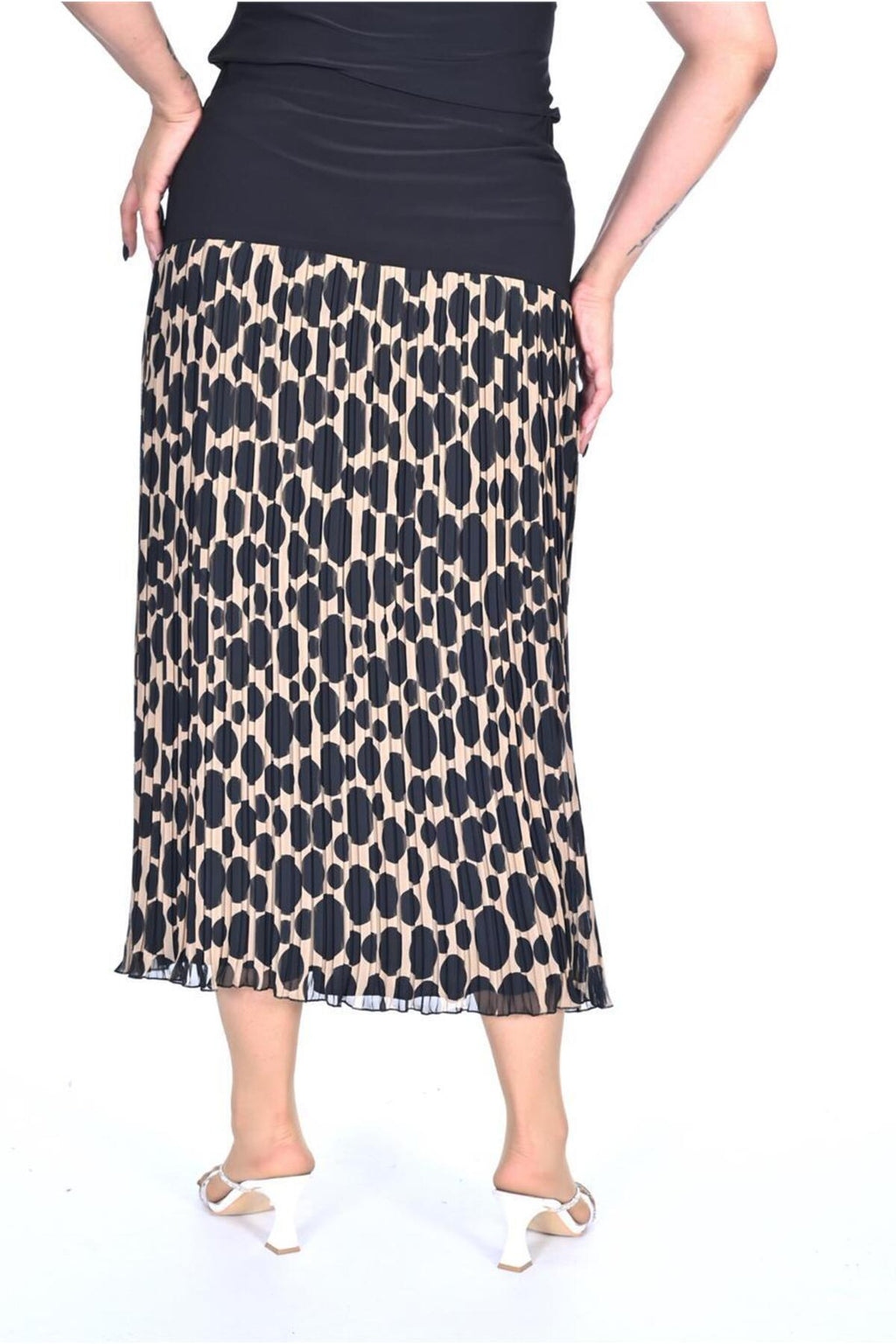 Plus Size Spotted Pleated Chiffon Skirt in Beige and black – additional product view