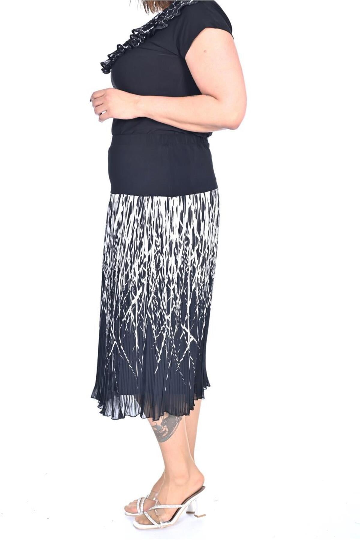 Plus Size Monochrome Branch-Print Chiffon Skirt in Black with light branch print – additional product view