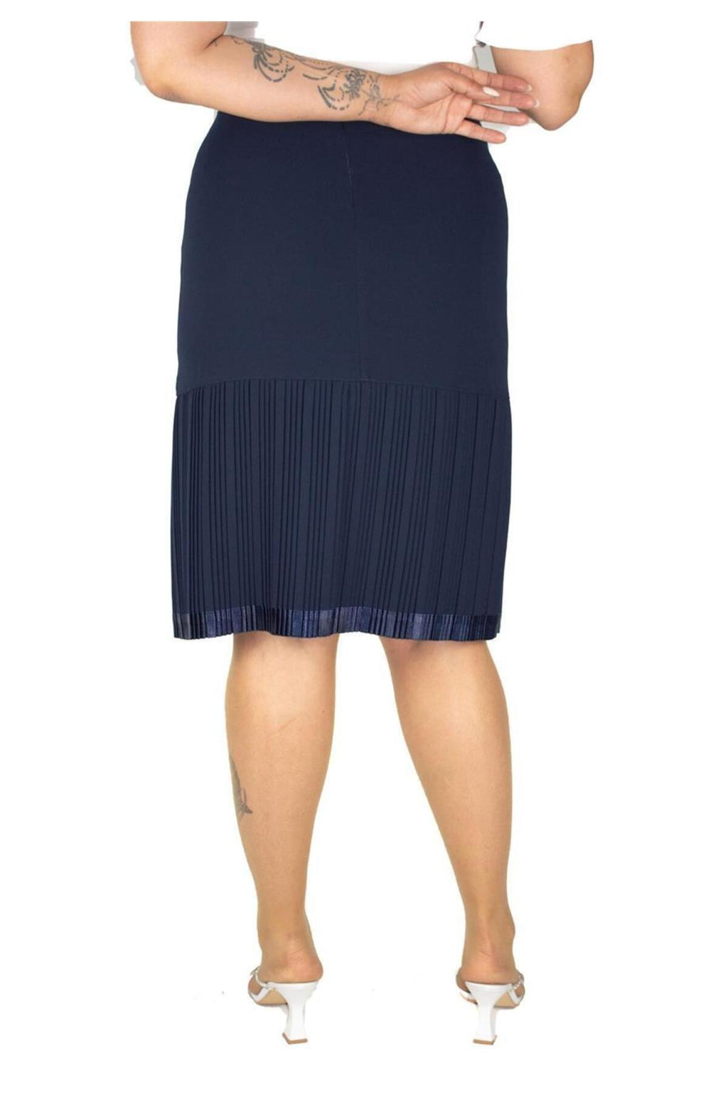 Plus Size Leaf-Embroidered Pleated-Hem Skirt in Navy – additional product view