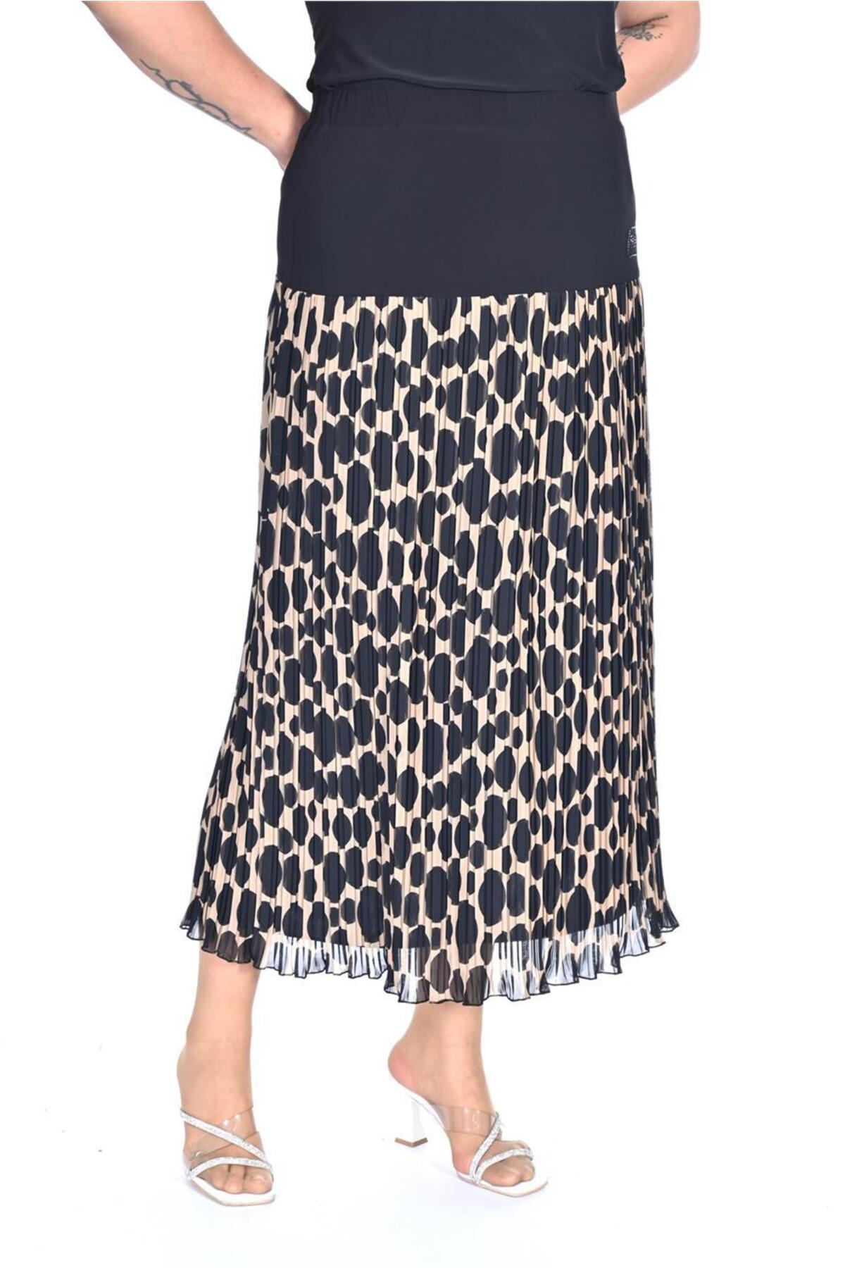 Plus Size Spotted Pleated Chiffon Skirt in Beige and black – additional product view