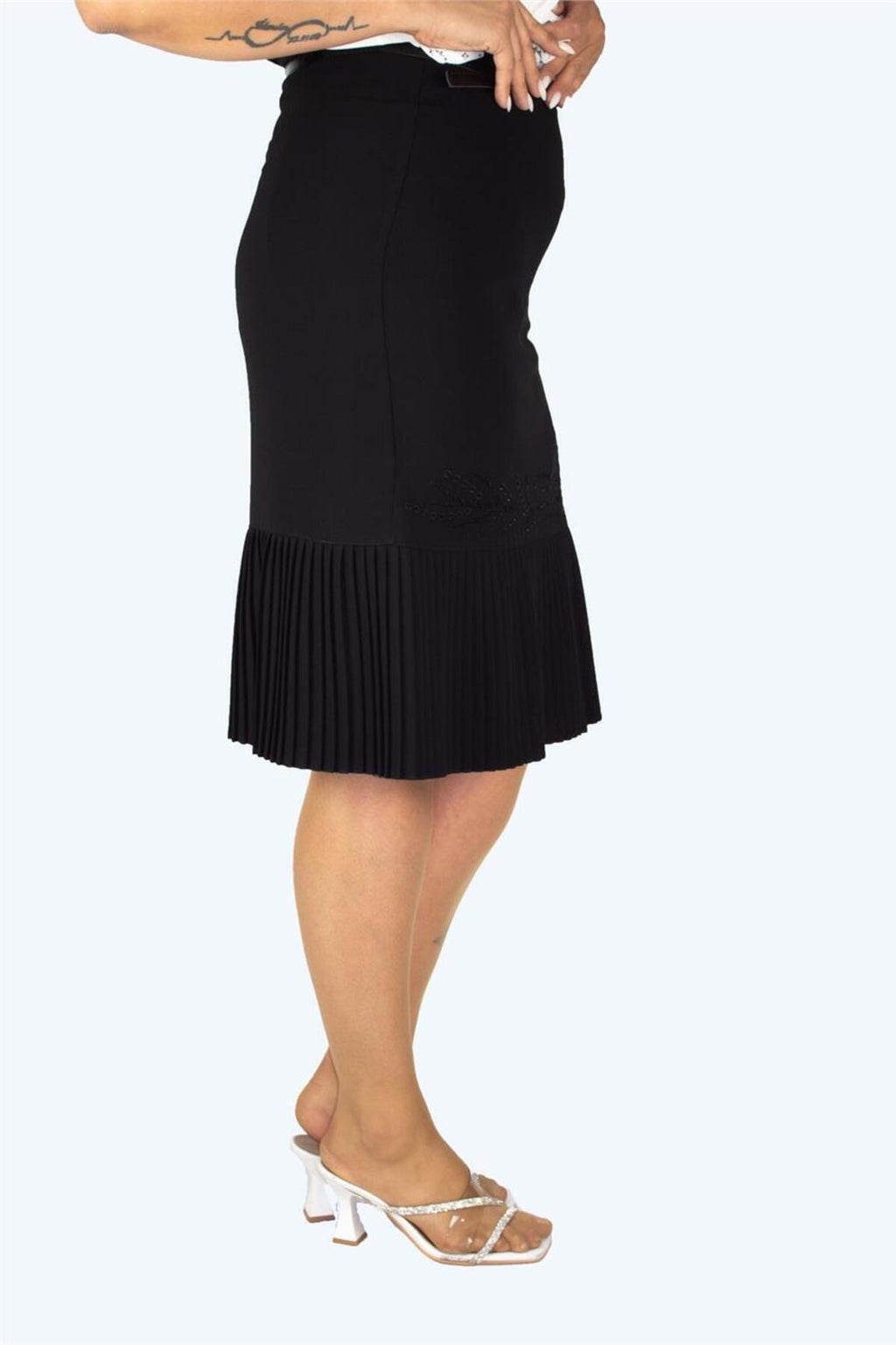 Plus Size Floral Embroidered Pleated-Hem Skirt in Black – additional product view