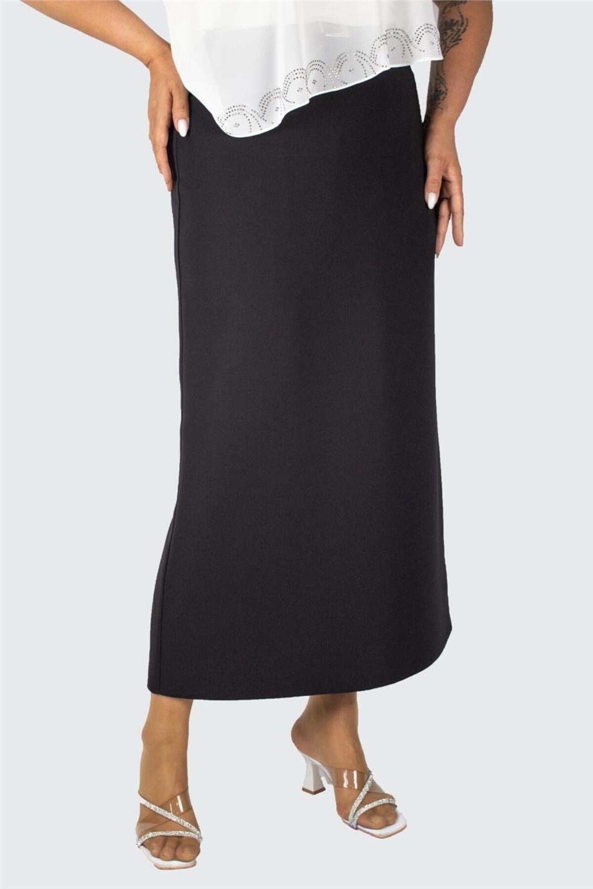 Plus Size Classic Straight Skirt in Black – additional product view