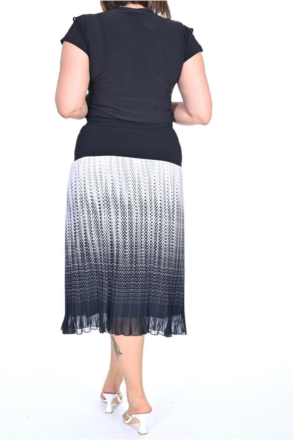 Plus Size Graduated Dot-Print Chiffon Skirt in Black and white graduated print – additional product view