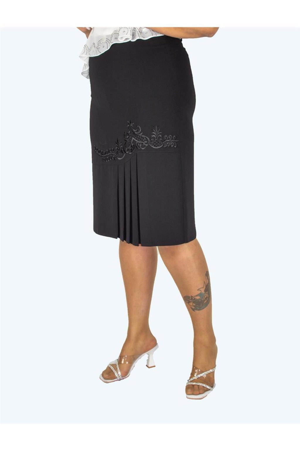 Plus Size Floral Embroidered Five-Pleat Skirt in Black – additional product view