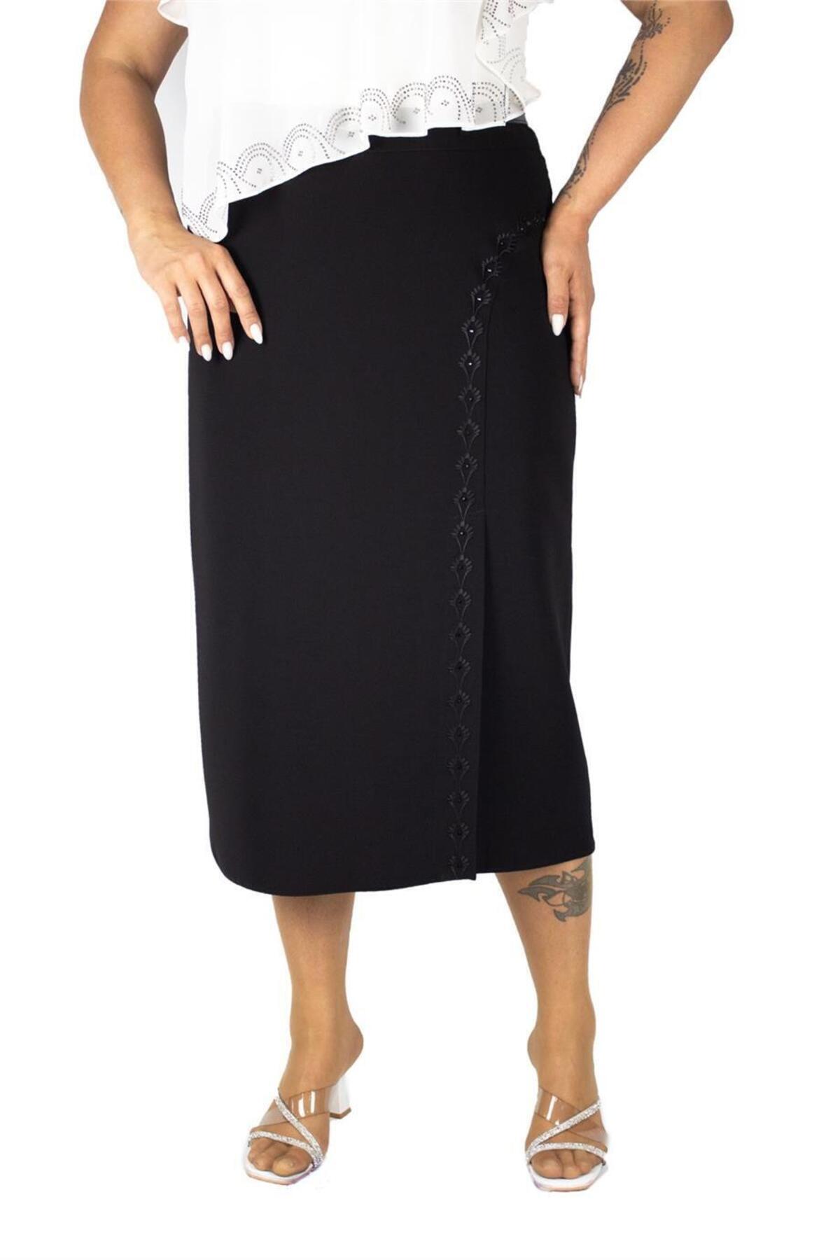 Plus Size Embellished Single-Pleat Midi Skirt in Black – additional product view