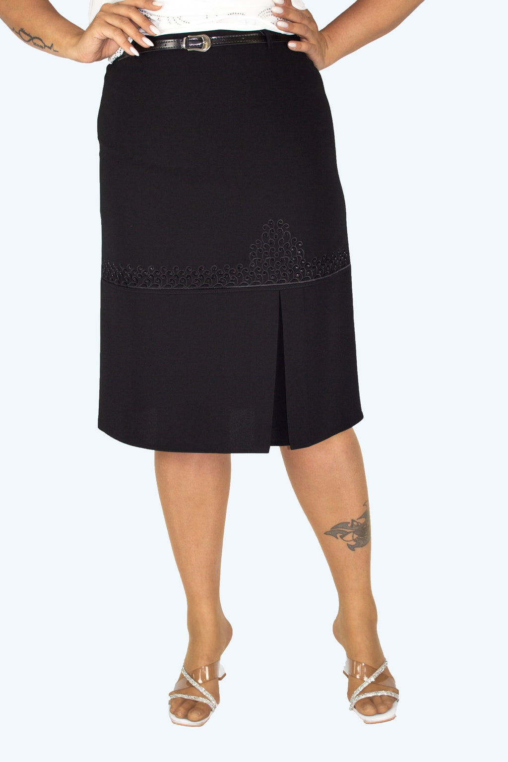 Plus Size Embroidered Pleat-Detail Skirt – Black