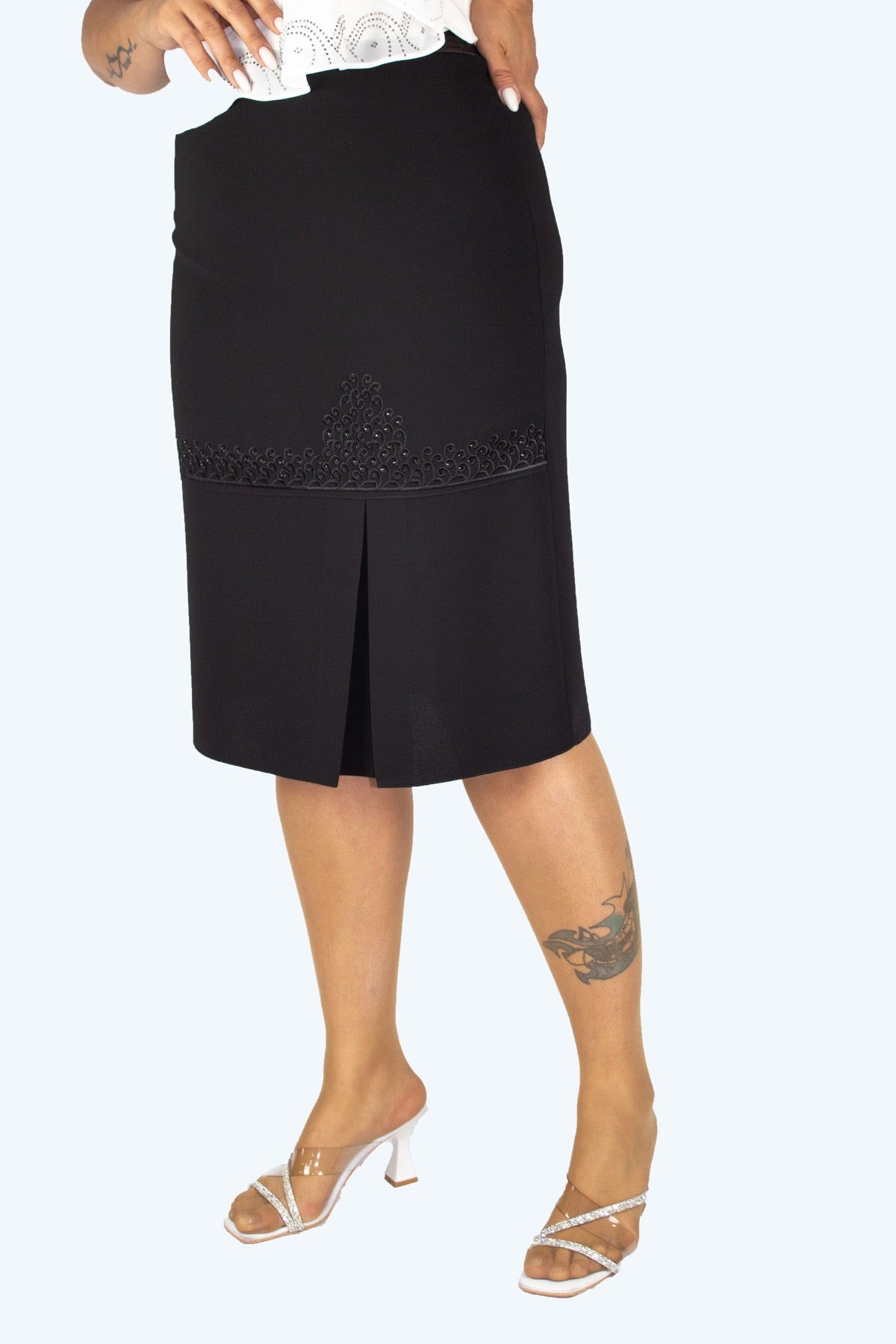 Plus Size Embroidered Pleat-Detail Skirt – Black