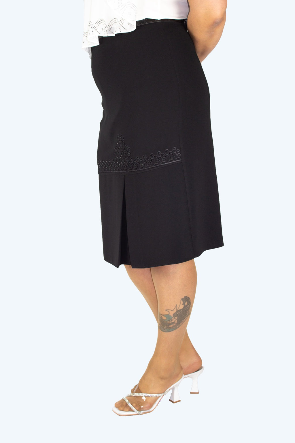 Plus Size Embroidered Pleat-Detail Skirt – Black